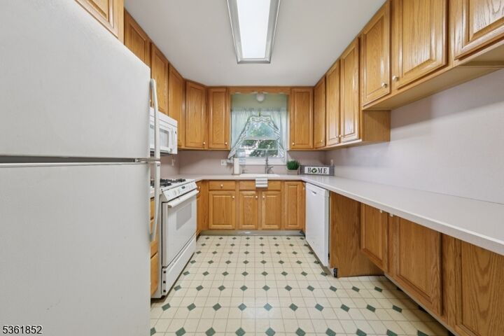 Property Photo:  578 Winchester Ave  NJ 07083 