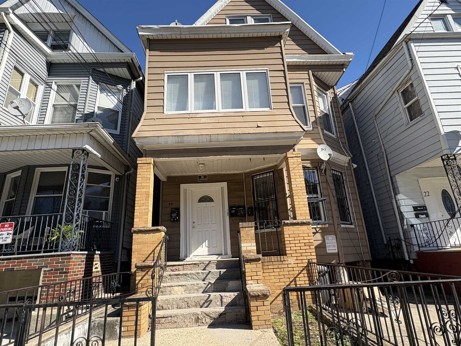 Property Photo:  24 Wegman Parkway 1  NJ 07305 