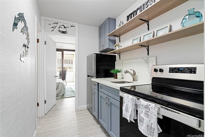 Property Photo:  425 Ena Road B501  HI 96815 