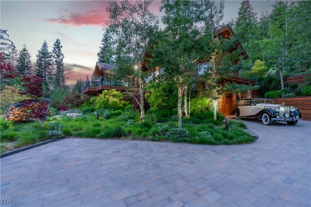 Property Photo:  475 Tuscarora Road  NV 89402 