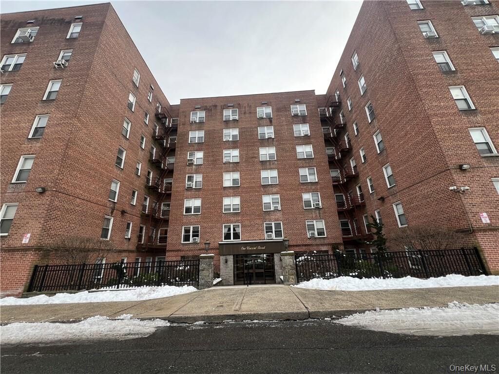 Property Photo:  1 Vincent Road 2E  NY 10708 