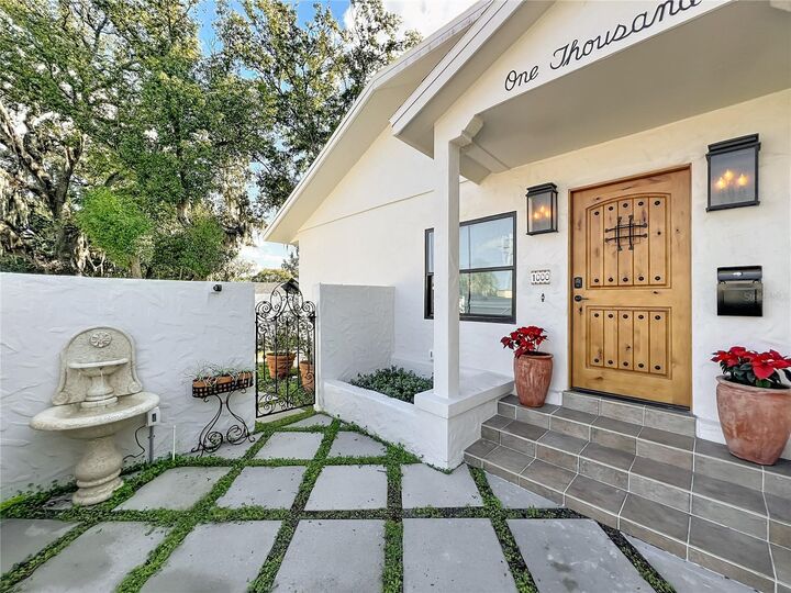 Property Photo:  1000 E Anderson Street  FL 32801 