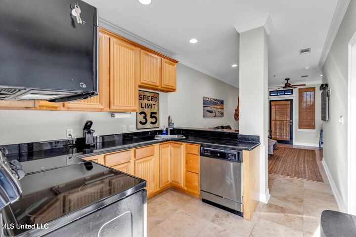 Property Photo:  922 Porter Avenue  MS 39564 