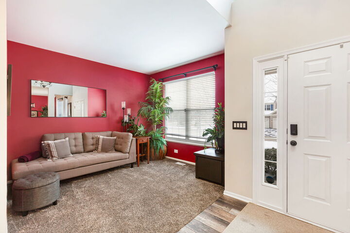 Property Photo:  658 N Silver Leaf Lane  IL 60073 