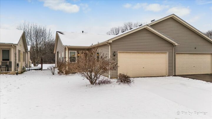 Property Photo:  40 S Walnut Drive  IL 60542 