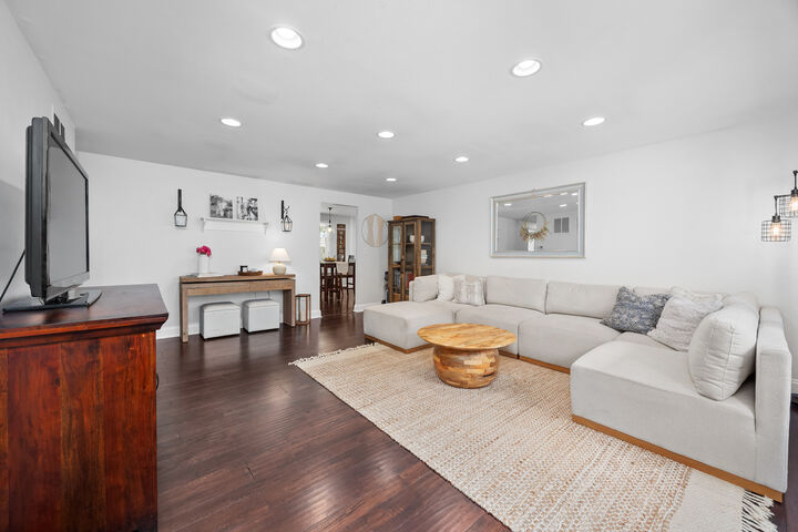 Property Photo:  1011 Mercury Drive  IL 60193 