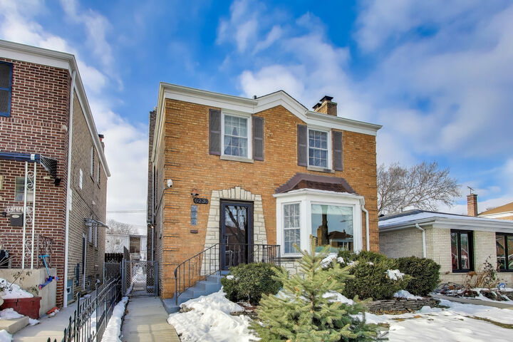 Property Photo:  6230 N Troy Street  IL 60659 