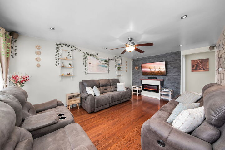 Property Photo: 7820 Nagle Avenue IL 60459