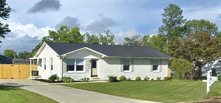 Property Photo: 408 Hoffman St TN 38464