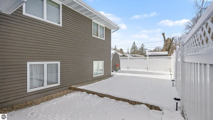 Property Photo:  421 E Hillcrest Street  MI 48801 