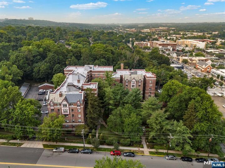 Property Photo:  100 E Palisade Avenue B22  NJ 07631 