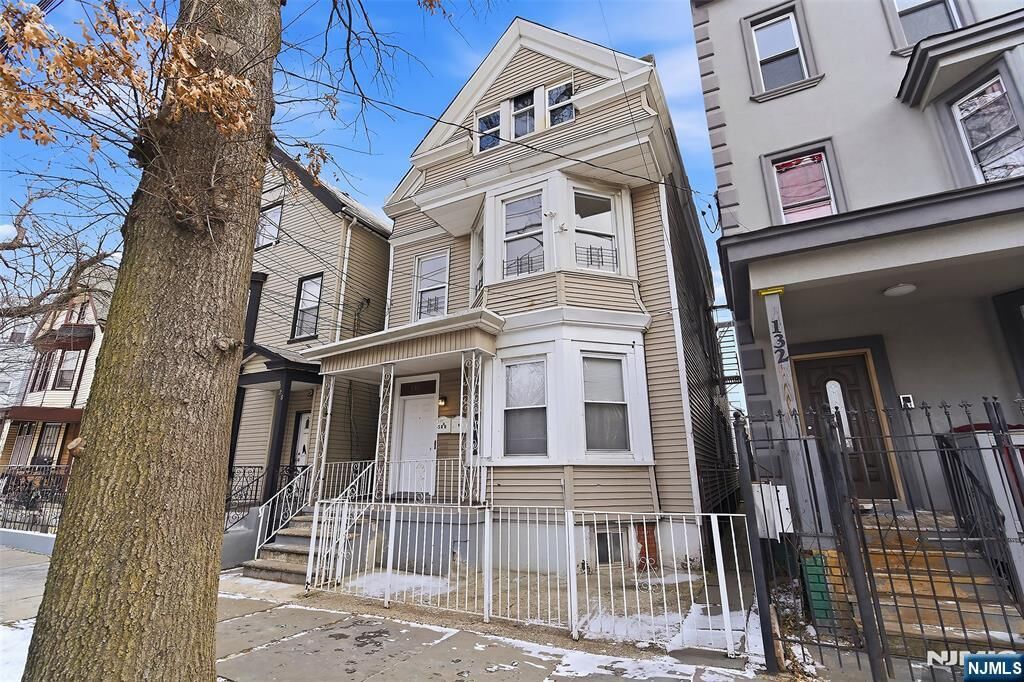 Property Photo:  130 Littleton Avenue 2  NJ 07103 