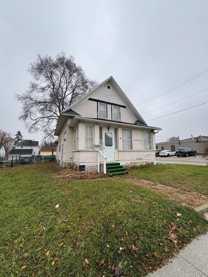 Property Photo:  16 10th Street NE  MN 55906 