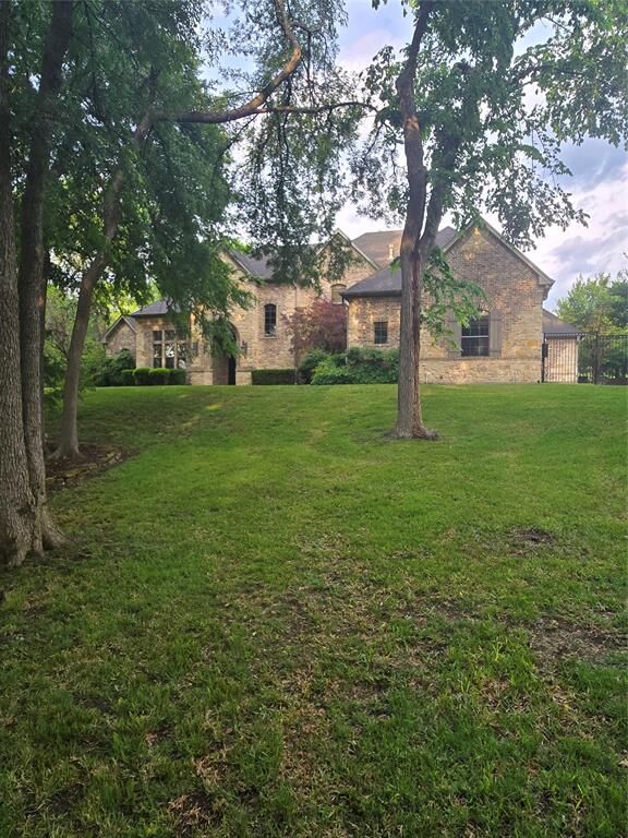 Property Photo:  4541 Stonewood Circle  TX 76065 