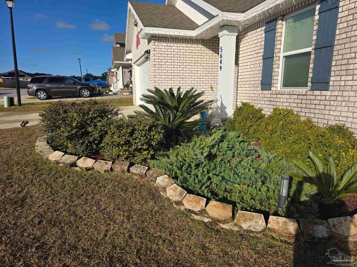 Property Photo:  5649 Guinevere Ln  FL 32583 