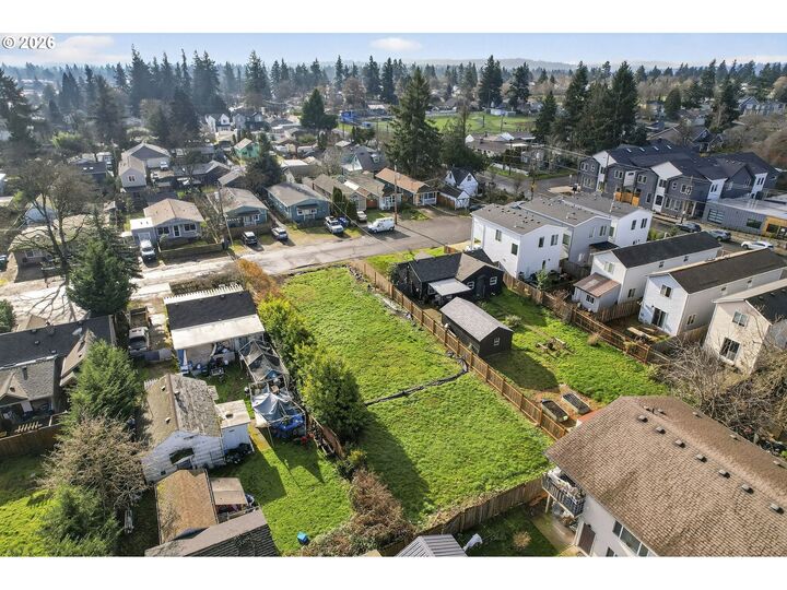 Property Photo:  7233 SE Crystal Springs Blvd  OR 97206 