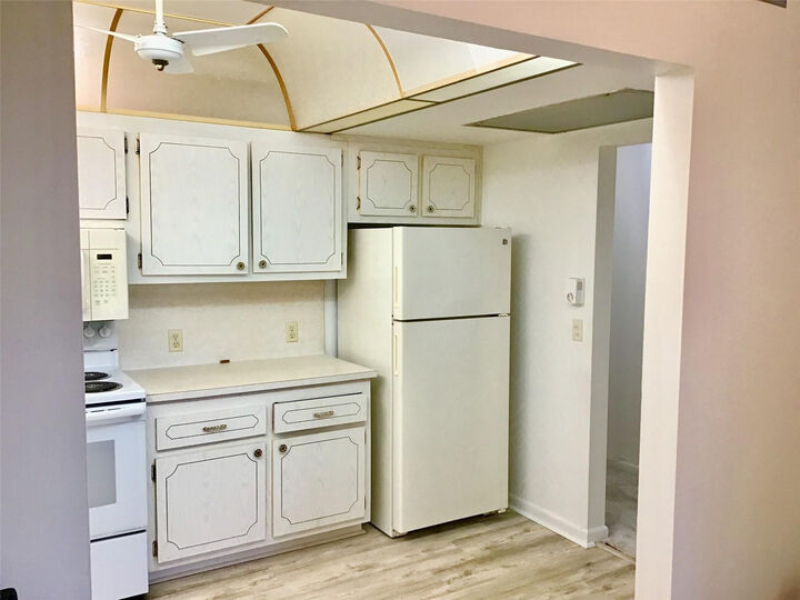 Property Photo: 204 Preston 204 FL 33434