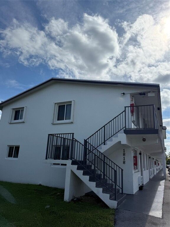 Property Photo:  1818 E Oakland Park Boulevard 94  FL 33306 