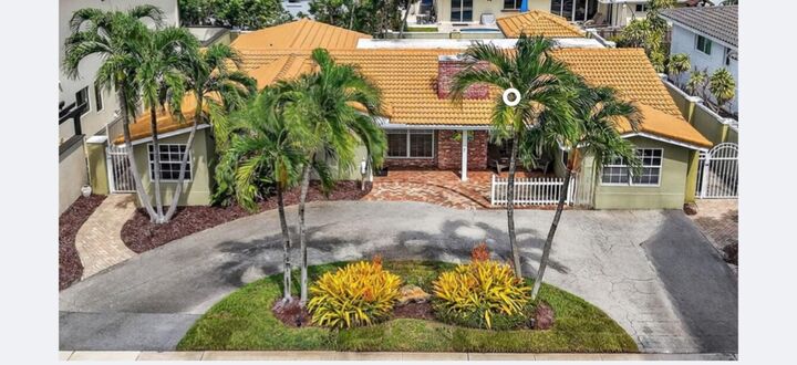 Property Photo:  5730 NE 21st Road  FL 33308 