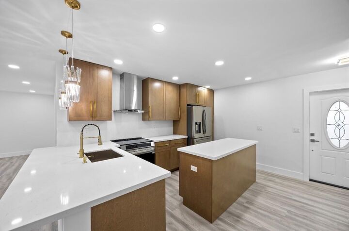 Property Photo: 5710 NE 2nd Terrace FL 33334