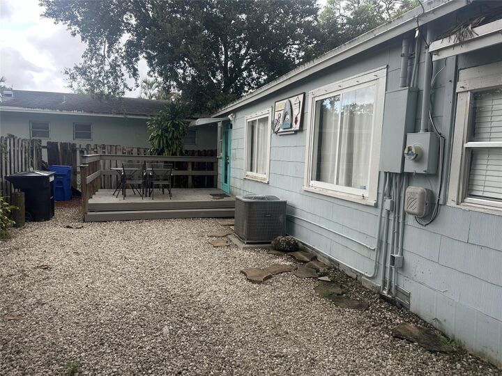 Property Photo:  232 Seminole Avenue  FL 33312 