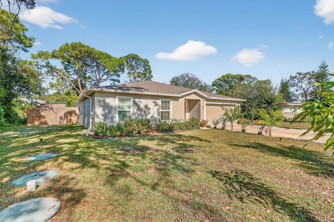 Property Photo:  7490 Penny Lane  FL 34951 