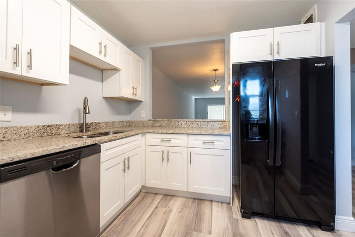 Property Photo: 6061 N Falls Circle Drive 102 FL 33319