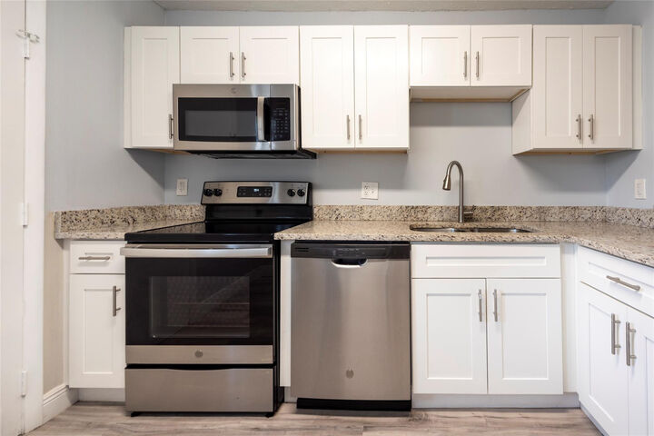 Property Photo:  6061 N Falls Circle Drive 102  FL 33319 