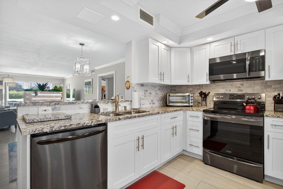 Property Photo:  3302 Aruba Way H1  FL 33066 