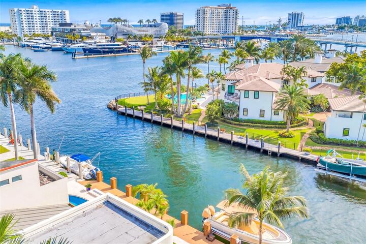 Property Photo:  2626 Castilla Isle  FL 33301 