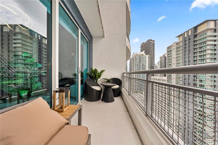 Property Photo:  60 SW 13th St 2422  FL 33130 