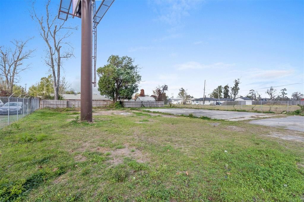 Property Photo:  1723 N Highway 171 N  LA 70611 