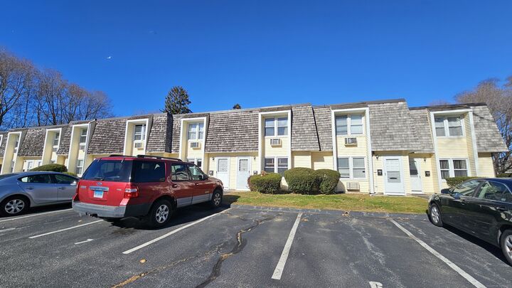Property Photo:  127 Black Point Road Apt 7  CT 06357 