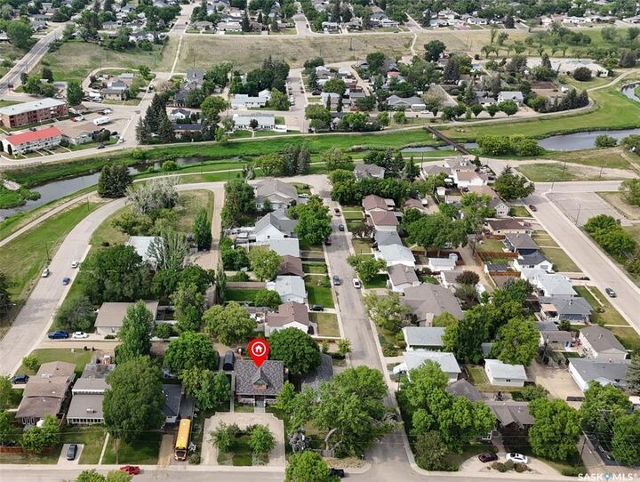 Property Photo: 735 Sidney Street E SK S9H 1T5