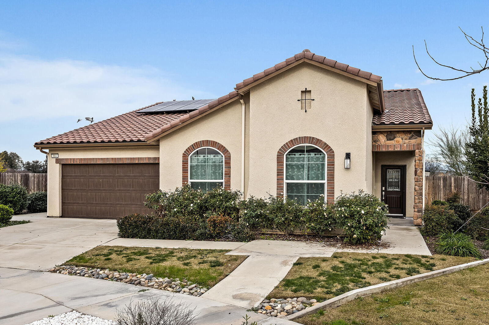 Property Photo: 804 S Simon Street CA 93292