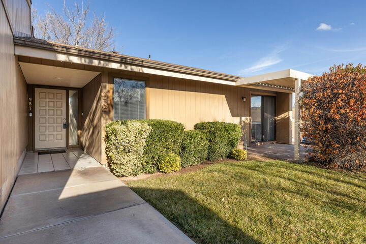 Property Photo: 987 W Bloomington Dr S UT 84790