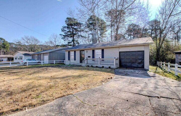 Property Photo:  2911 Wynne Dr  AR 72204 