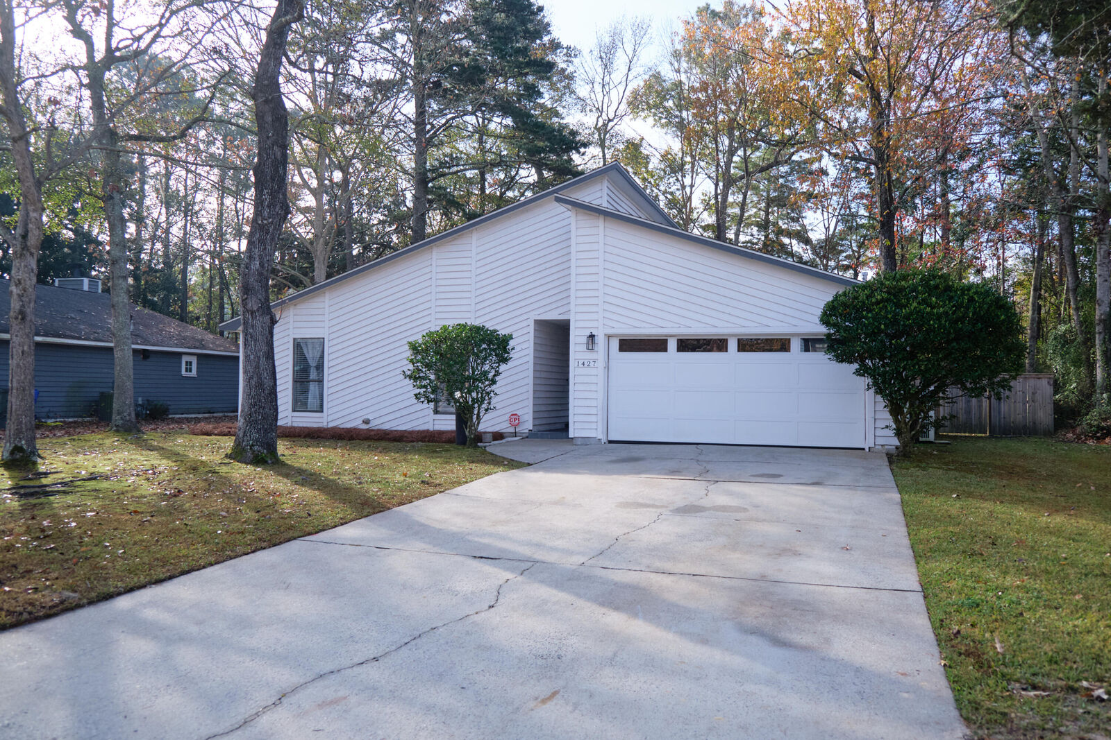 Property Photo: 1427 Emerald Forest Parkway SC 29414