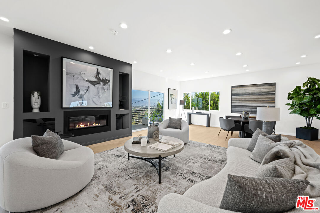 Property Photo:  11725 Laurelwood Dr  CA 91604 