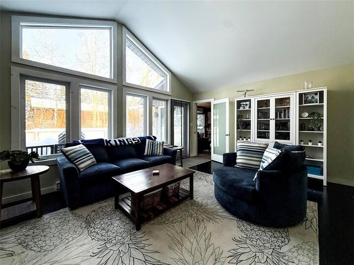 Property Photo:  6 Aspen Place  MB R0J 1N0 