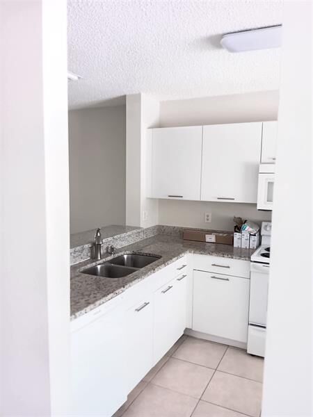 Property Photo:  20869 NW 2nd St 1  FL 33029 