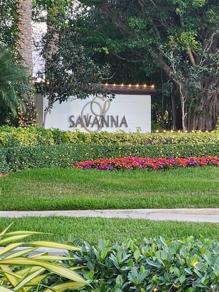 Property Photo:  1003 Silktree Ln  FL 33327 