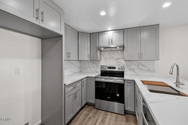 Property Photo:  3107 Harbor Boulevard  CA 93035 