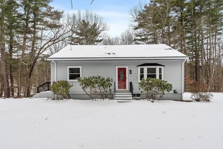 Property Photo:  10 Townsend Rd  MA 01464 