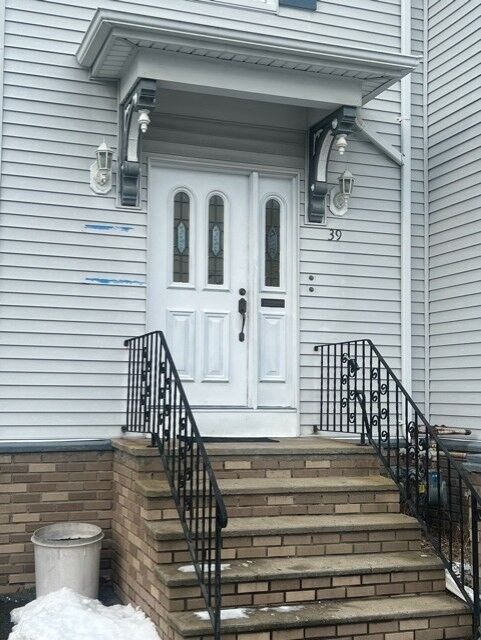 Property Photo:  39 Bay Street 1  MA 02740 