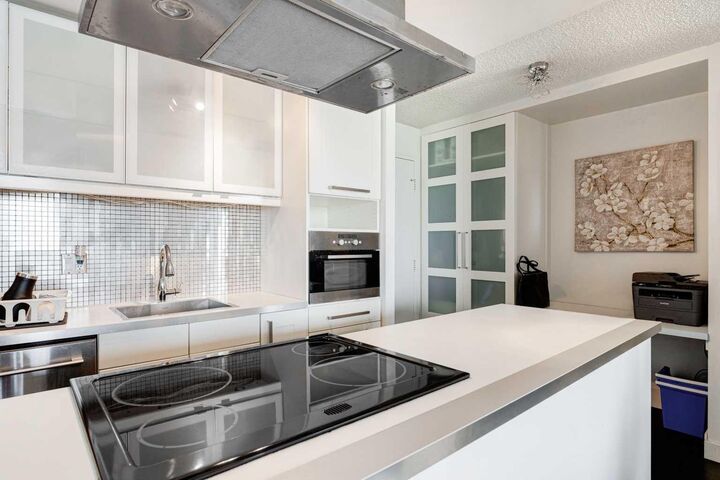 Property Photo:  1213 13 Avenue SW 701  AB T3C 0T2 