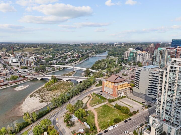 Property Photo: 1121 6 Avenue SW 407 AB T2P 5J4