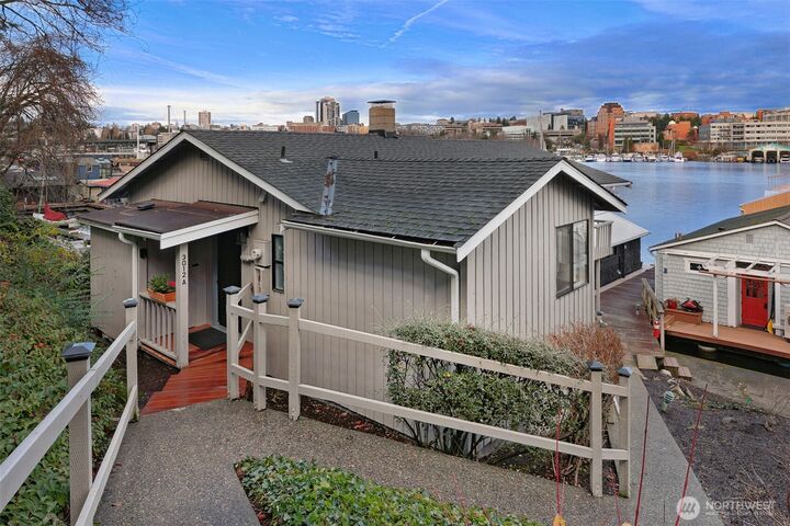 Property Photo:  3012  Fuhrman Avenue E A  WA 98102 