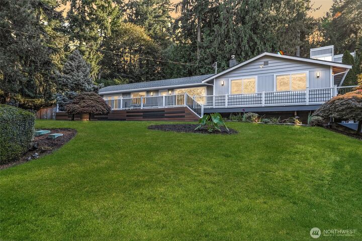 Property Photo:  1136  205th Avenue NE  WA 98074 