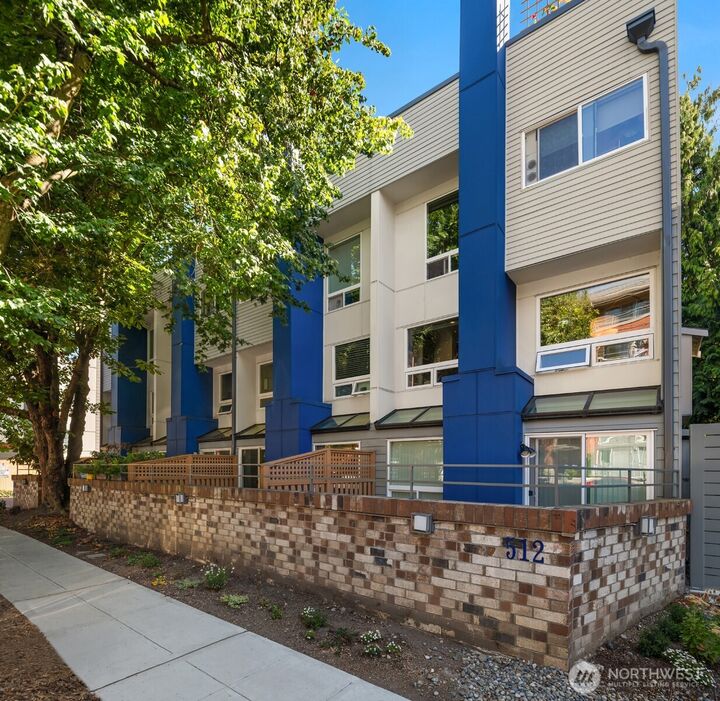 Property Photo:  512  10th Avenue E 3  WA 98102 
